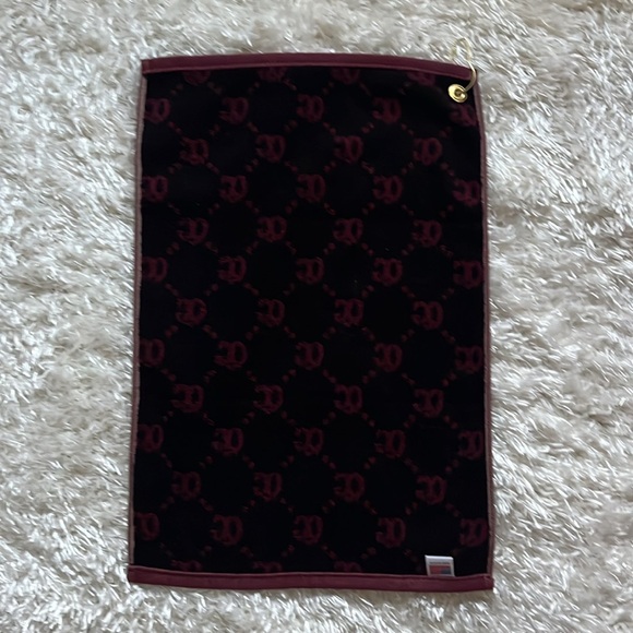 New $60 MRPs QUIET GOLF QG LINK TOWEL in Burgundy - Picture 7 of 14